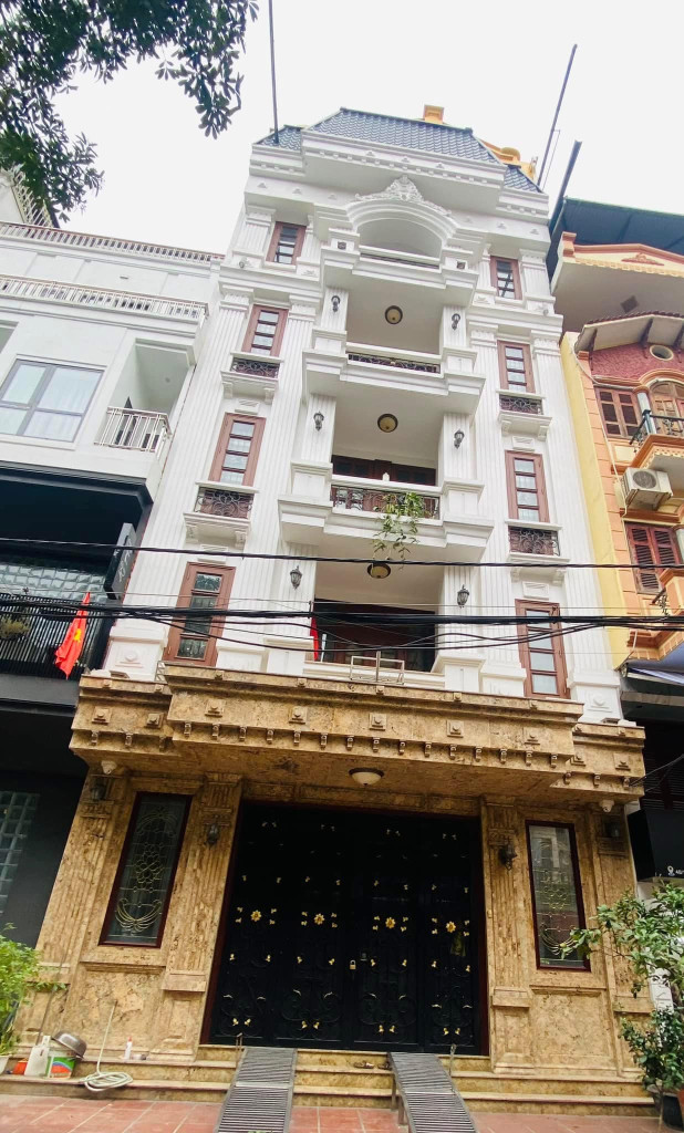 Bán nhà mặt phố Linh Lang - Phan Kế Bính, vị trí vàng, mặt tiền 15m đỗ được 3 ô tô trước cửa, dt 140m2 chỉ nhỉnh 40  tỷ.