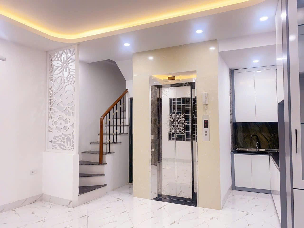 Bán nhà phố Quan Nhân, Thanh Xuân, nhà đẹp ở ngay, 5 tầng thang máy mới chỉ hơn 6 tỷ