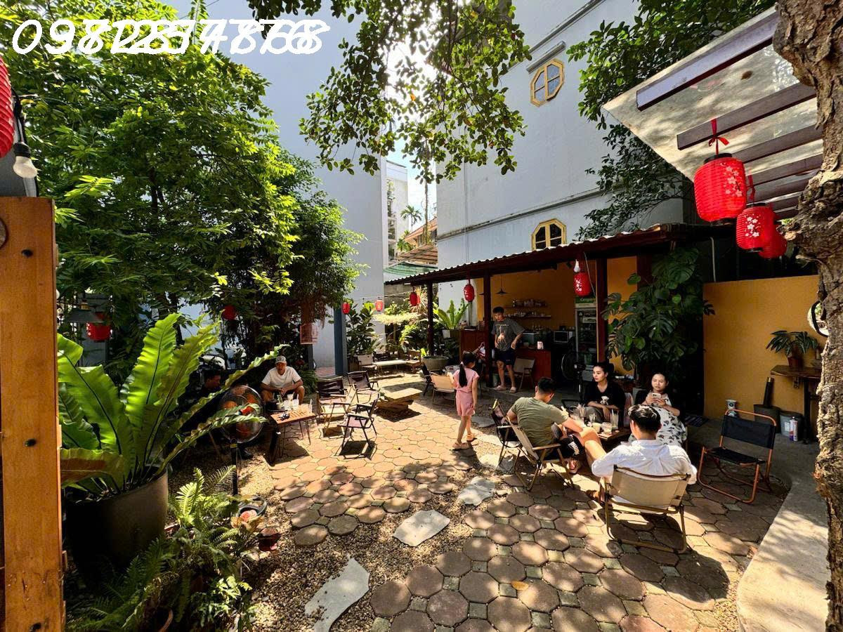 ĐẤT VÀNG QUẢNG KHÁNH – KINH DOANH ĐỈNH – SỔ ĐỎ CHÍNH CHỦ
 • Diện tích: 100m² (10m mặt tiền)
 • Đường rộng 15m, vỉa hè 5m, ô tô tránh thoải mái
 • Sổ đỏ chính chủ, sang tên ngay