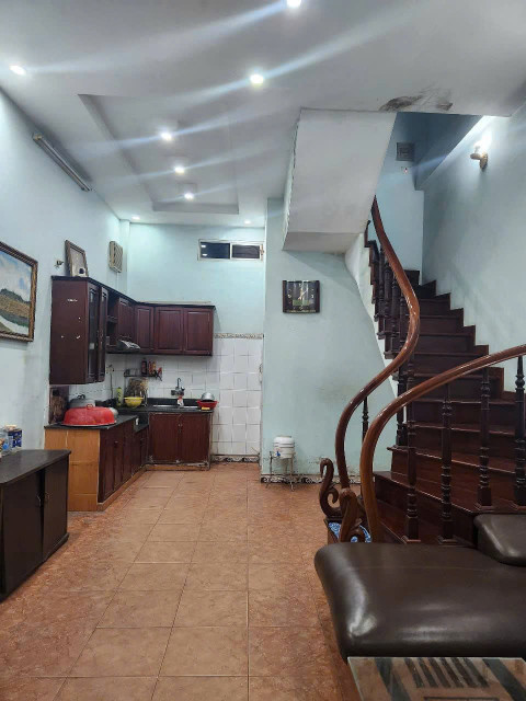 Cho thuê nhà Phố Tam Khương, 20m ô tô, 4 tầng x 35m2, 4 ngủ chỉ 13tr