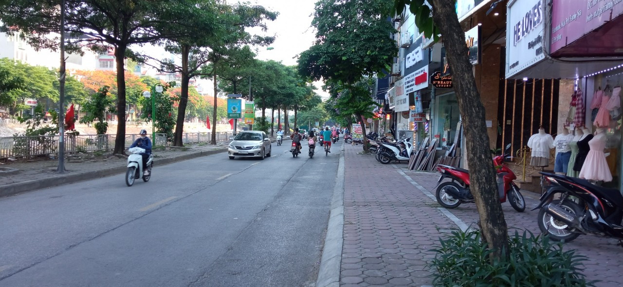 Bán nhà mặt phố Thượng Đình, Thanh Xuân, 2 mặt thoáng, vỉa hè rộng, KD sầm uất, DT 46m2, 4T