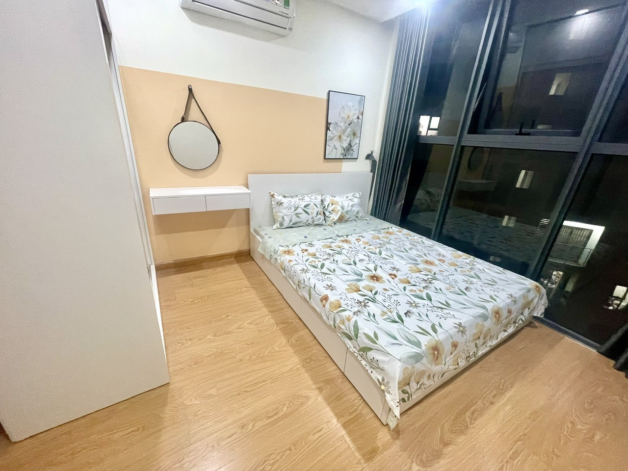 Cực rẻ! Bán căn hộ 2n2vs Chung cư The Garden Hills 99 Trần Bình 66.3m2, full nội thất giá rẻ 4.5 tỉ