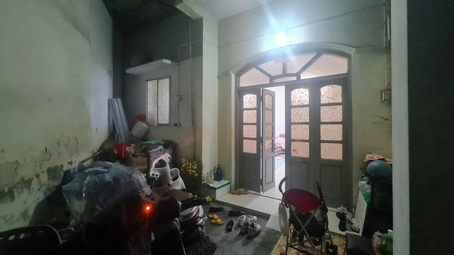 Bán 93M trại cá tặng nhà 2 mặt ngõ hai bà trưng