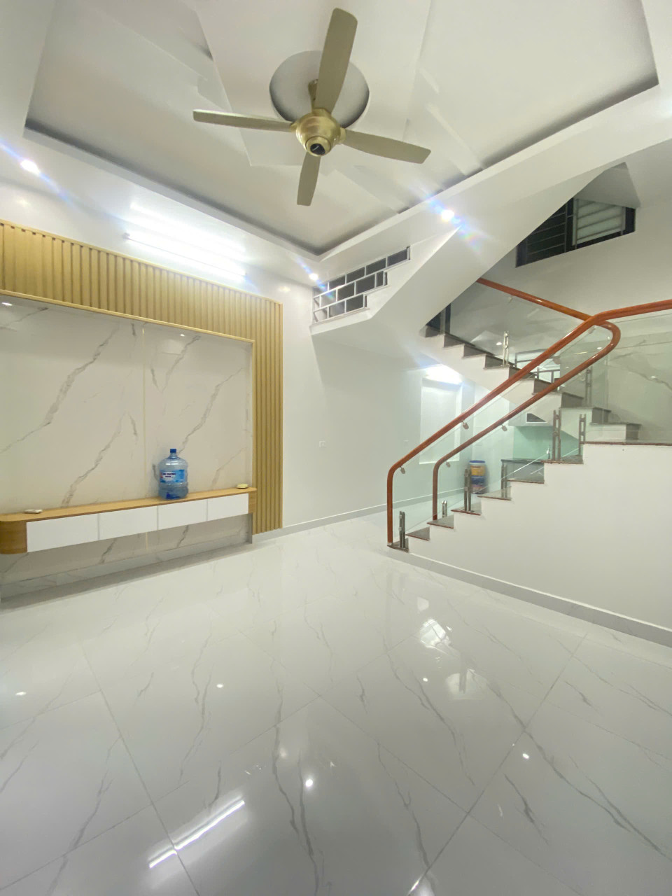 Bán nhà 3 tầng phố Vĩnh Cát - Thiên Lôi, 40m, Giá 2.7 tỉ