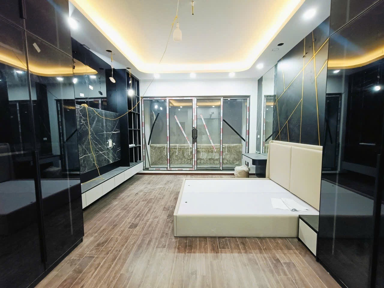 Bán nhà mặt phố Xã Đàn 2 (Đống Đa) 105m, 5 tầng, mt 4.5m, giá 31.5 tỷ