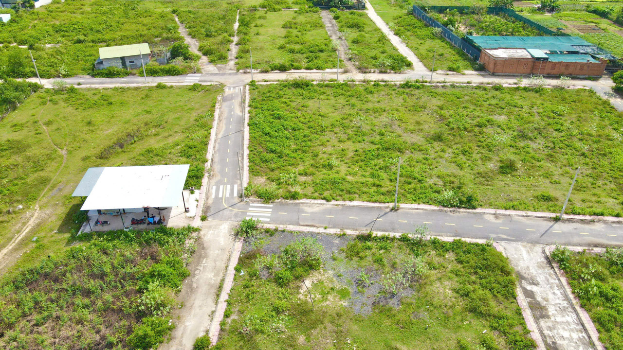 Bán đất 111.7m² 2 mặt tiền full thổ cư giá chỉ 1.8 tỷ Phường Nam Nha Trang