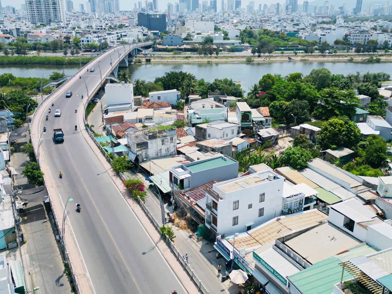 BÁN NHÀ  MẶT TIỀN PHONG CHÂU– NAM NHA TRANG – GIÁ 5,3 TỶ

🏠 Nhà ở riêng lẻ – sổ hồng riêng
📍 Địa chỉ:  phường Nam Nha Trang, TP. Nha Trang, Khánh Hòa

📐 Diện tích đất: 77,9 m²
🏗 Diện tích xây dựng: 62,7 m²
🧾 Pháp lý: Sổ hồng đầy đủ, sử dụng lâu dài
