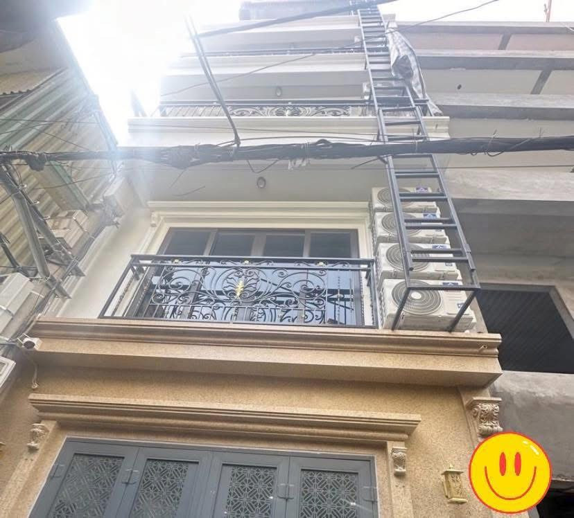 20m ra taxi, Nhà Dòng t iền gần ĐH Thương Mại
42m, thang máy, quanh 11 tỷ