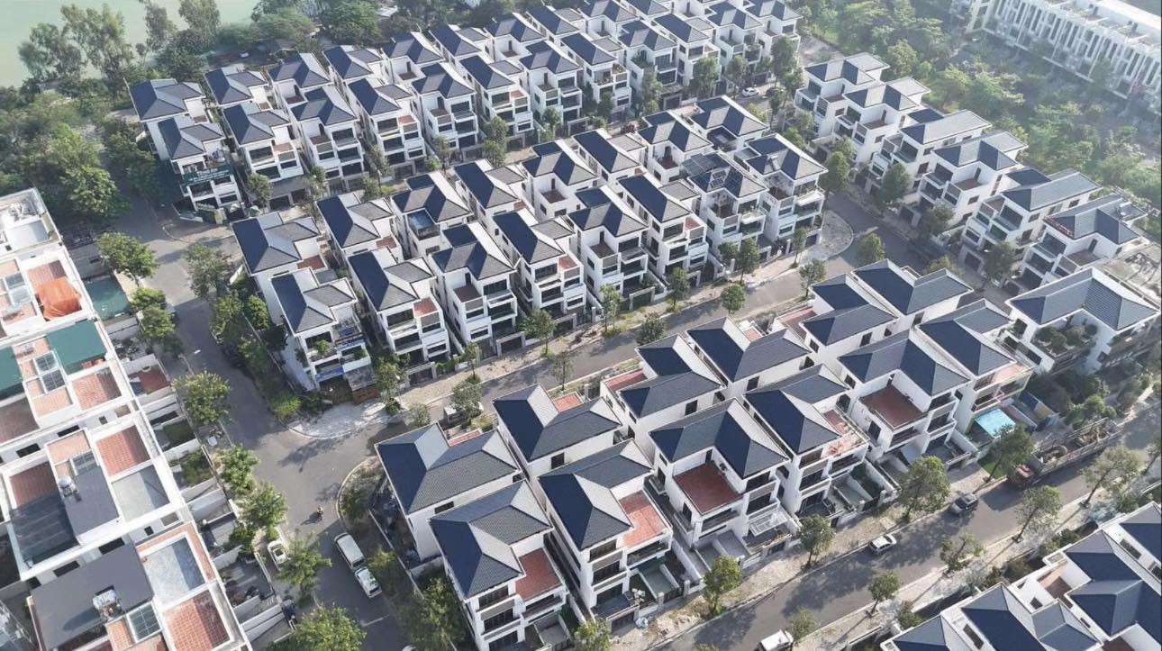 Bán nhà biệt thự , 240m2, hướng Nam giá cắt lỗ