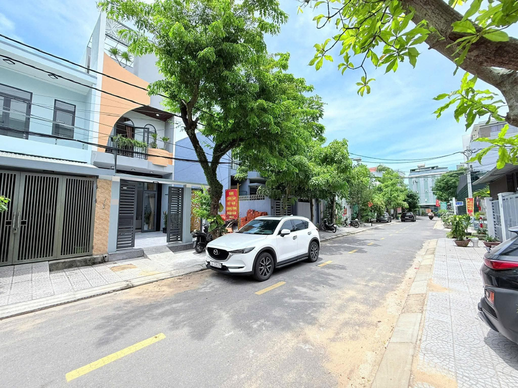 Bán nhà 3 Tầng, 4 Phòng Ngủ, Đường Phú Lộc 19, Giá 5.85 Tỷ