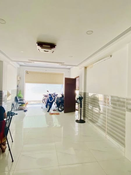 HẺM TẢI PHÚ THỌ HÒA – SÁT MẶT TIỀN - 2 TẦNG – 82M - NGANG KHỦNG 6.3m 8 TỶ TL