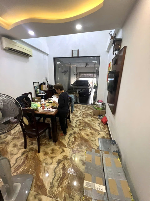 Bán nhà mặt tiền quận 11 - Khu kinh doanh sầm uất ngày đêm - 6 tầng mới len ken 13 tỷ
