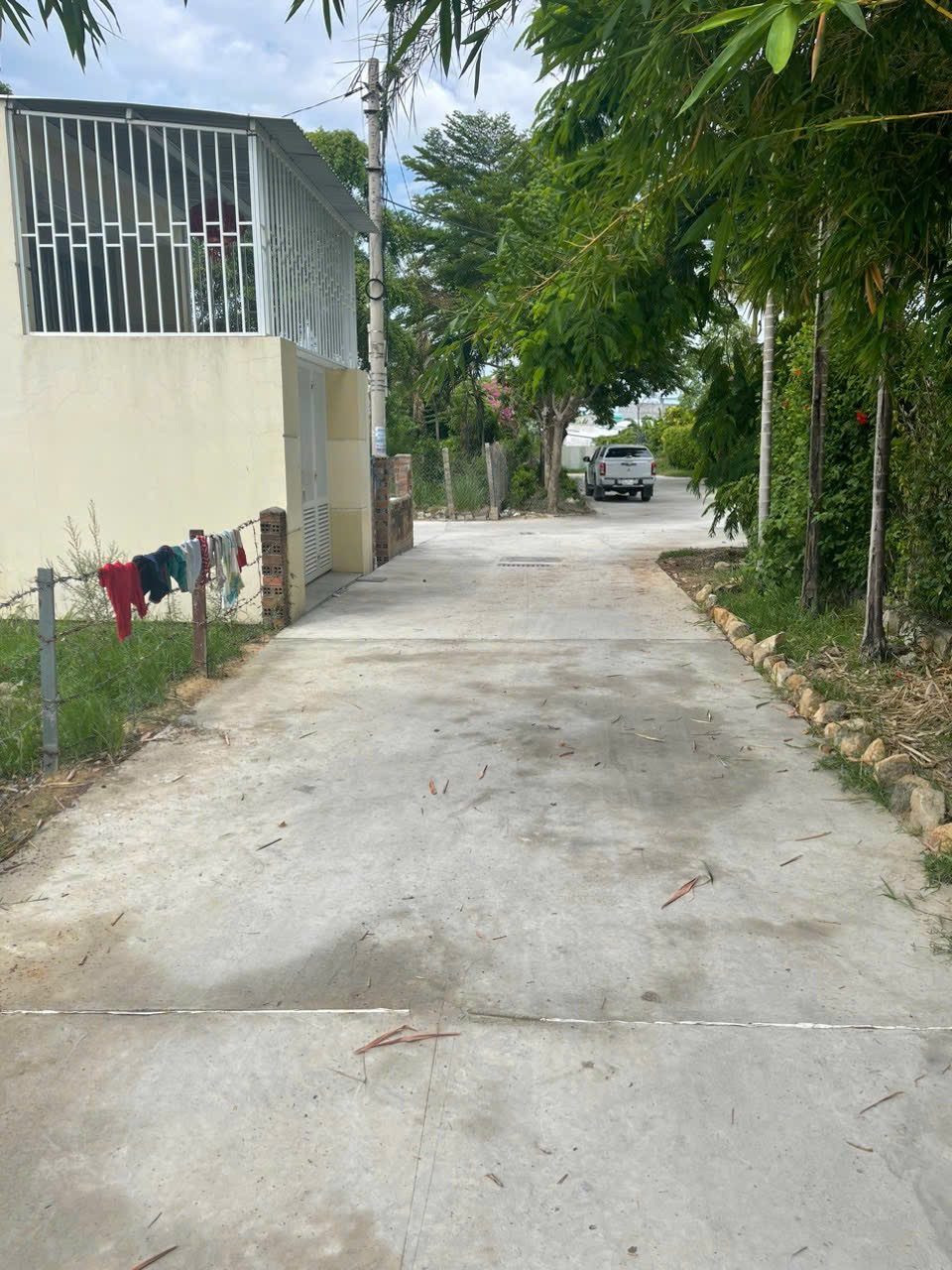 đất Phú Trung - Vĩnh Thạnh, TP Nha Trang, đường ô tô thông tứ phía rộng 5m.
- Diện tích: 121,5² ngang 5.65m, có 95m² thổ cư còn lại là đất trồng cây.
Hướng: Đông Nam.