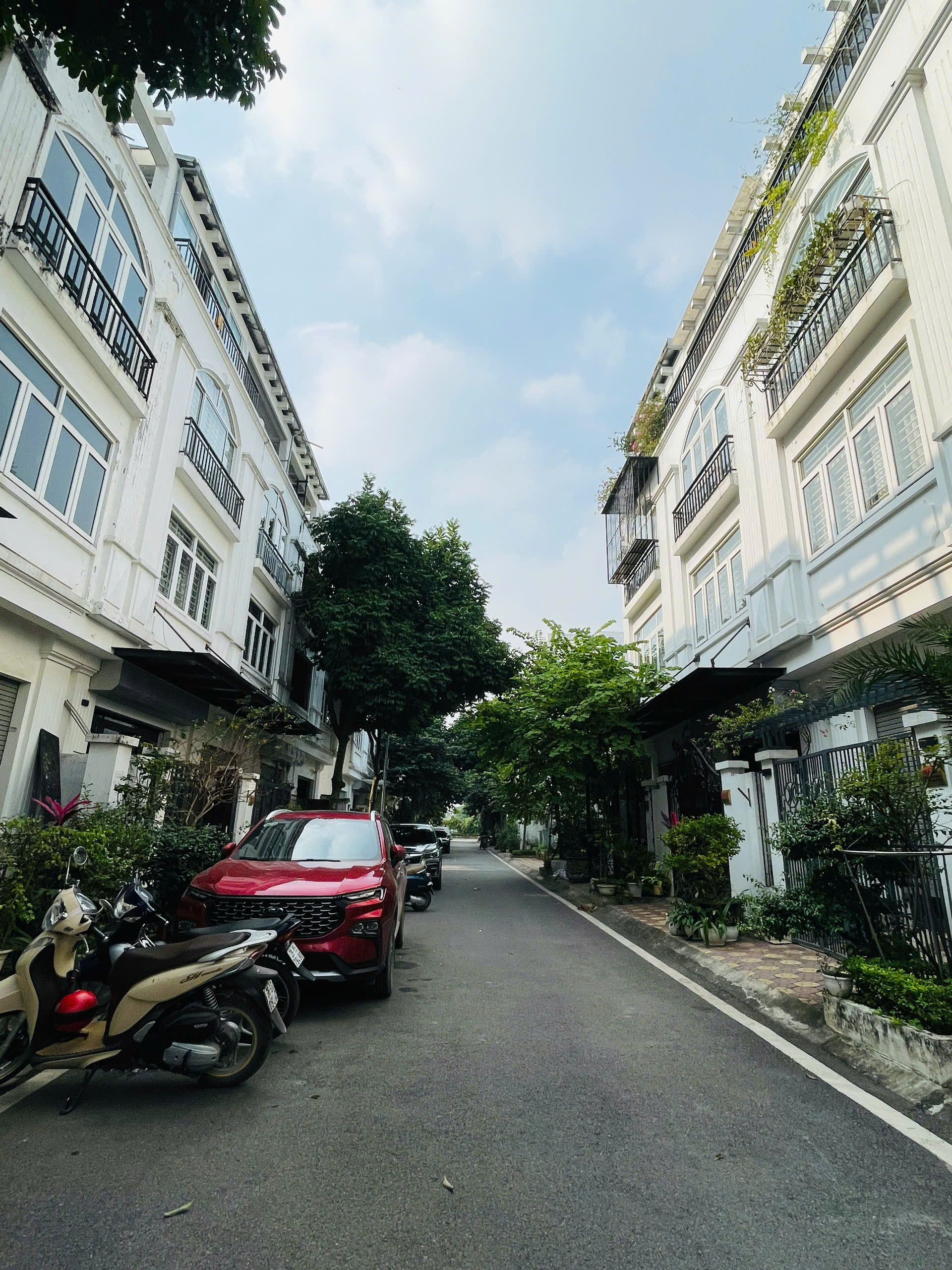 LIỀN KỀ HẢI ÂU – CẦU BƯƠU
NHÀ THÔ 56M² x 4 TẦNG – GIÁ CHỈ 14.8 TỶ