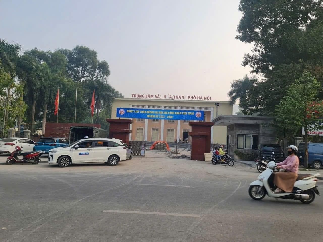 PHÙNG HƯNG HÀ ĐÔNG NHÀ 2 MẶT THOÁNG-Ô TÔ VÀO NHÀ- DÂN XÂY CHẮC CHẮN - HƠN 8 TỈ CHÚT💥