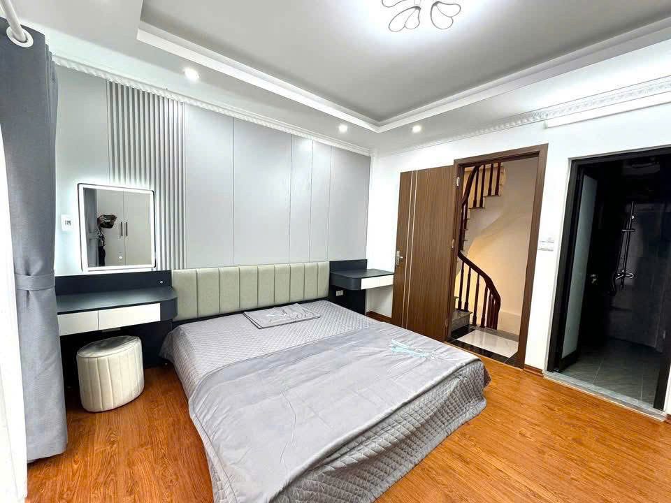 Nhà ở ngay - lô góc - full nội thất - ngõ thông - ô tô đỗ cửa - gần trường học