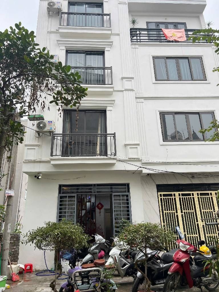 Bán nhà 31.6m² full thổ cư ngang 36m giá 7.8 tỷ tại Đường Phúc Lợi Phường Phúc Lợi