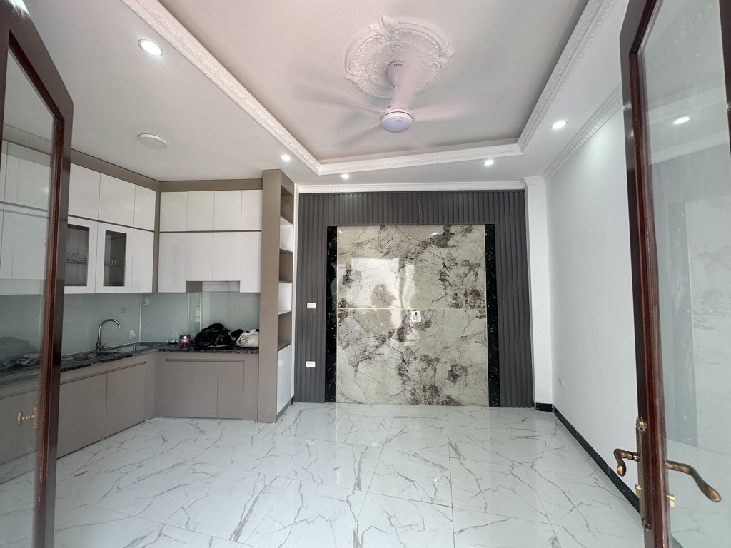 NHÀ 5 TẦNG MỚI ĐẸP - NGÕ THÔNG RỘNG - Ô TÔ CÁCH 5M - TRUNG TÂM PHÚC LỢI!
