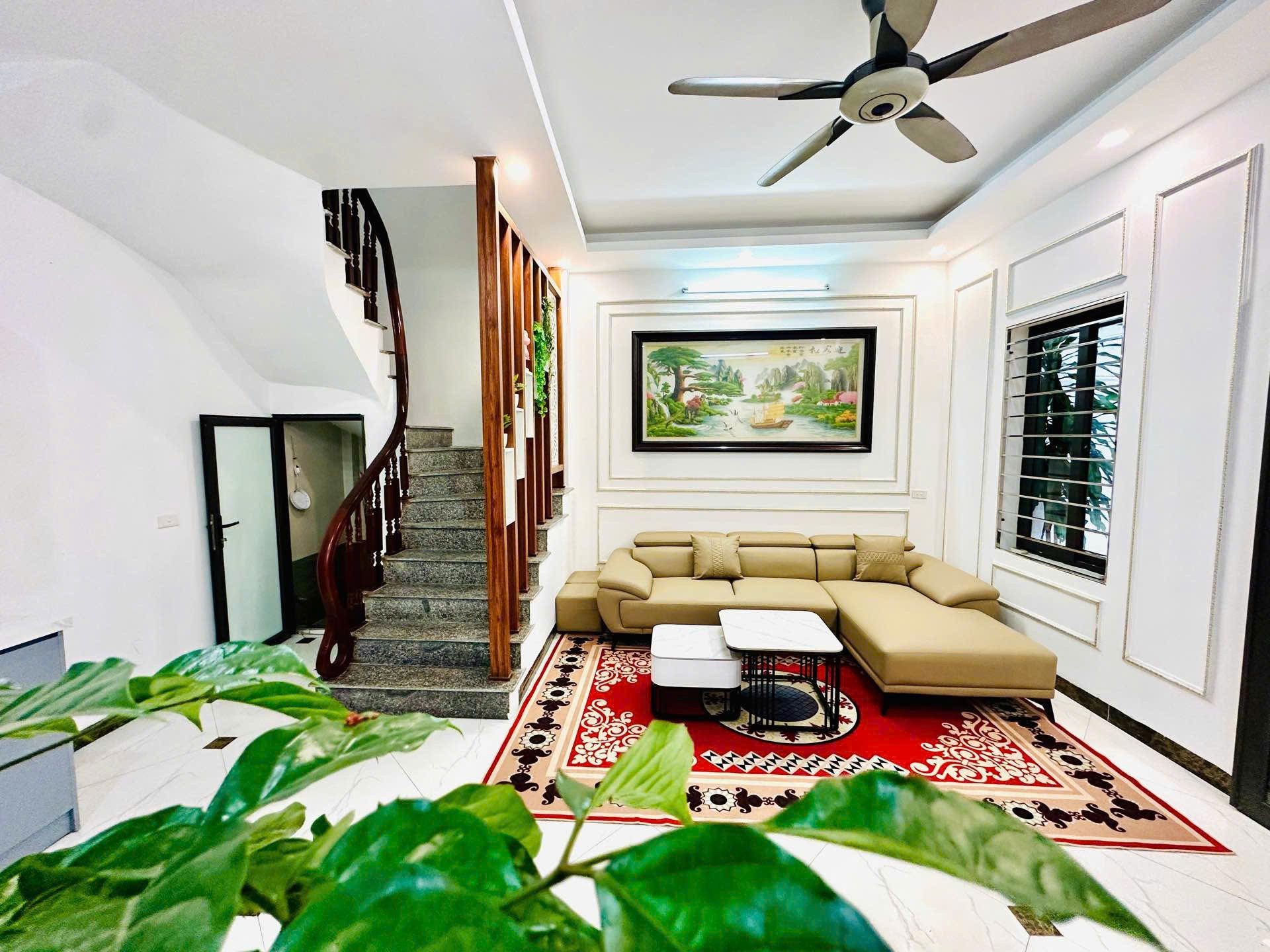NHÀ LONG BIÊN, SÁT VINHOMES REVERSIDE-Ô TÔ ĐỖ CỬA – 34M2 – GIÁ GIẢM CÒN 7.4 - PHÁP LỸ CHUẨN SẴN SÀNG GIAO DỊCH
