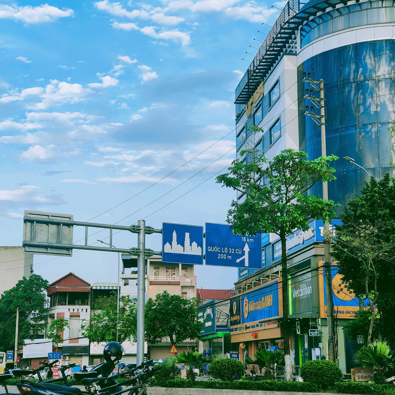 Bán 75 m2 Đất ,mặt tiền9.3m,thị trấn Phùng,đường thông ô tô 7 chỗ đỗ