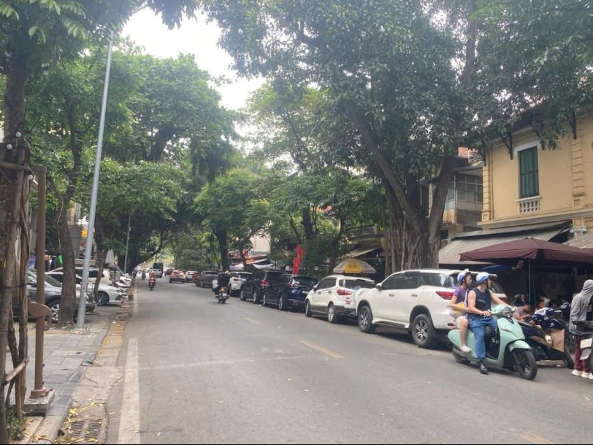 NHÀ ĐẸP - GIÁ TỐT - Vị Trí Đắc Địa Tại Phố Phùng Hưng, Quận Hoàn Kiếm, Thành phố Hà Nội