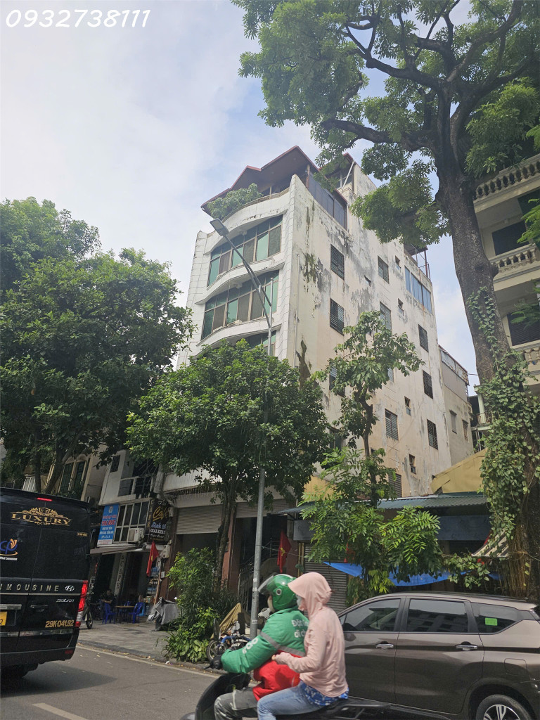 Bán nhà ngõ Phùng Hưng, Hoàn Kiếm, 102m2, 3 tầng, 3PN, Sổ đỏ, giá 92 tỷ. LH: 0932738111