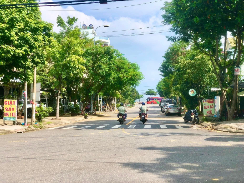 Bán lô góc 122m2 Phùng Hưng, cách biển 50m