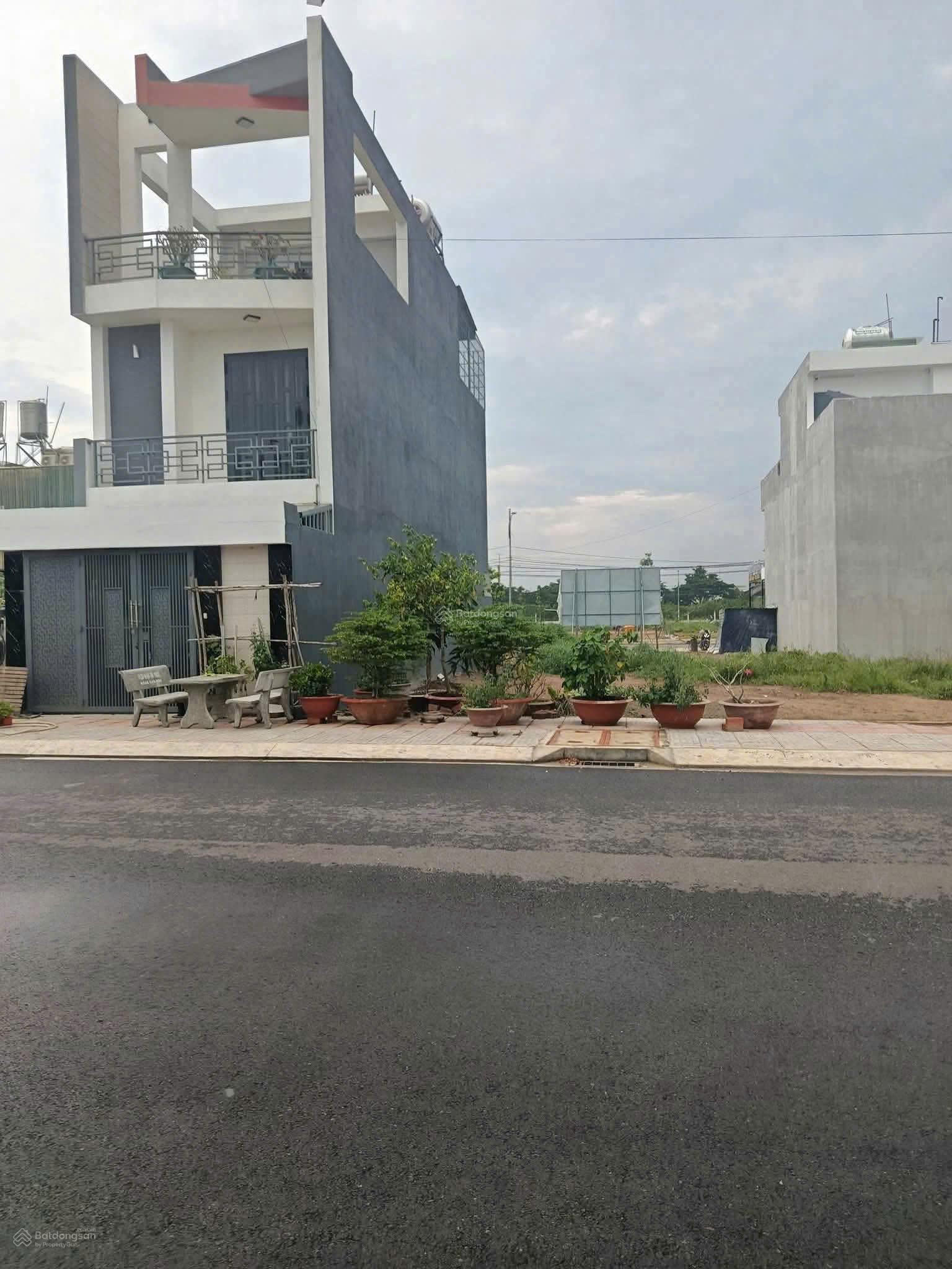 Cần tiền bán lô đất 2mt giá chỉ 1ty sổ sẵn công chứng ngay-full thổ cư - tiện ích đầy đủ