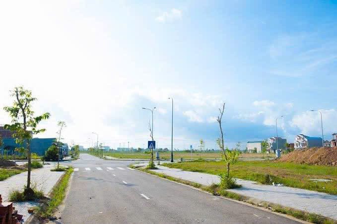 Giá 15tr/m2 - 100m2 - 2 mặt tiền đường lớn 45m - cách sân bay Long Thành 10 phút - sổ hồng riêng.