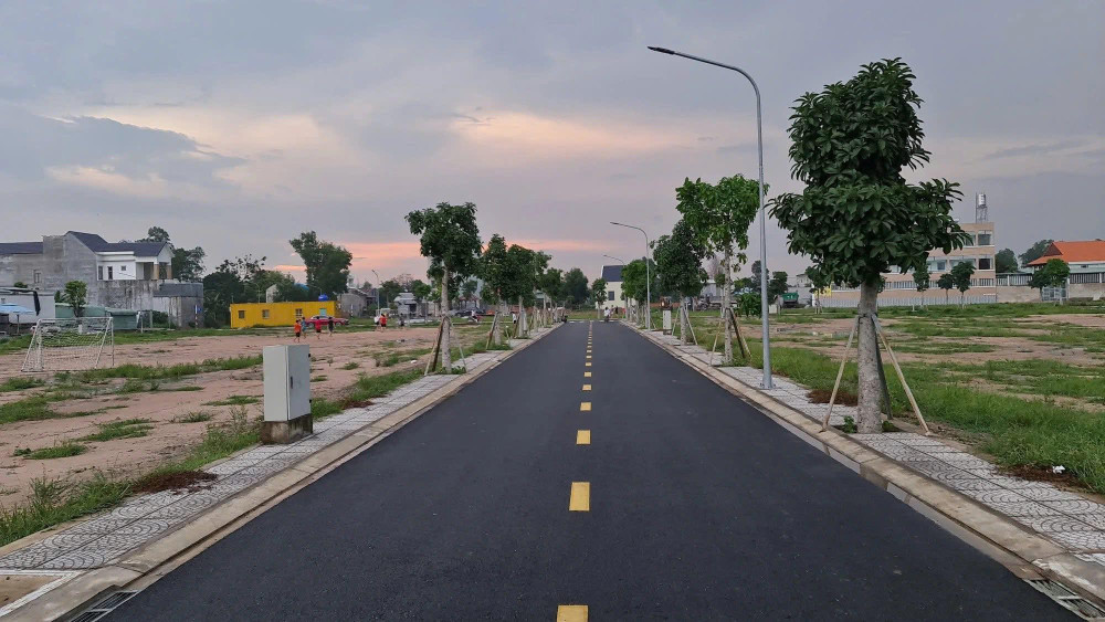 Bán gấp lô nằm ngay vòng xoay cao tốc Biên Hoà-Vũng Tàu-cách SBQT Long Thành 4km-sổ sẵn hơn 900tr