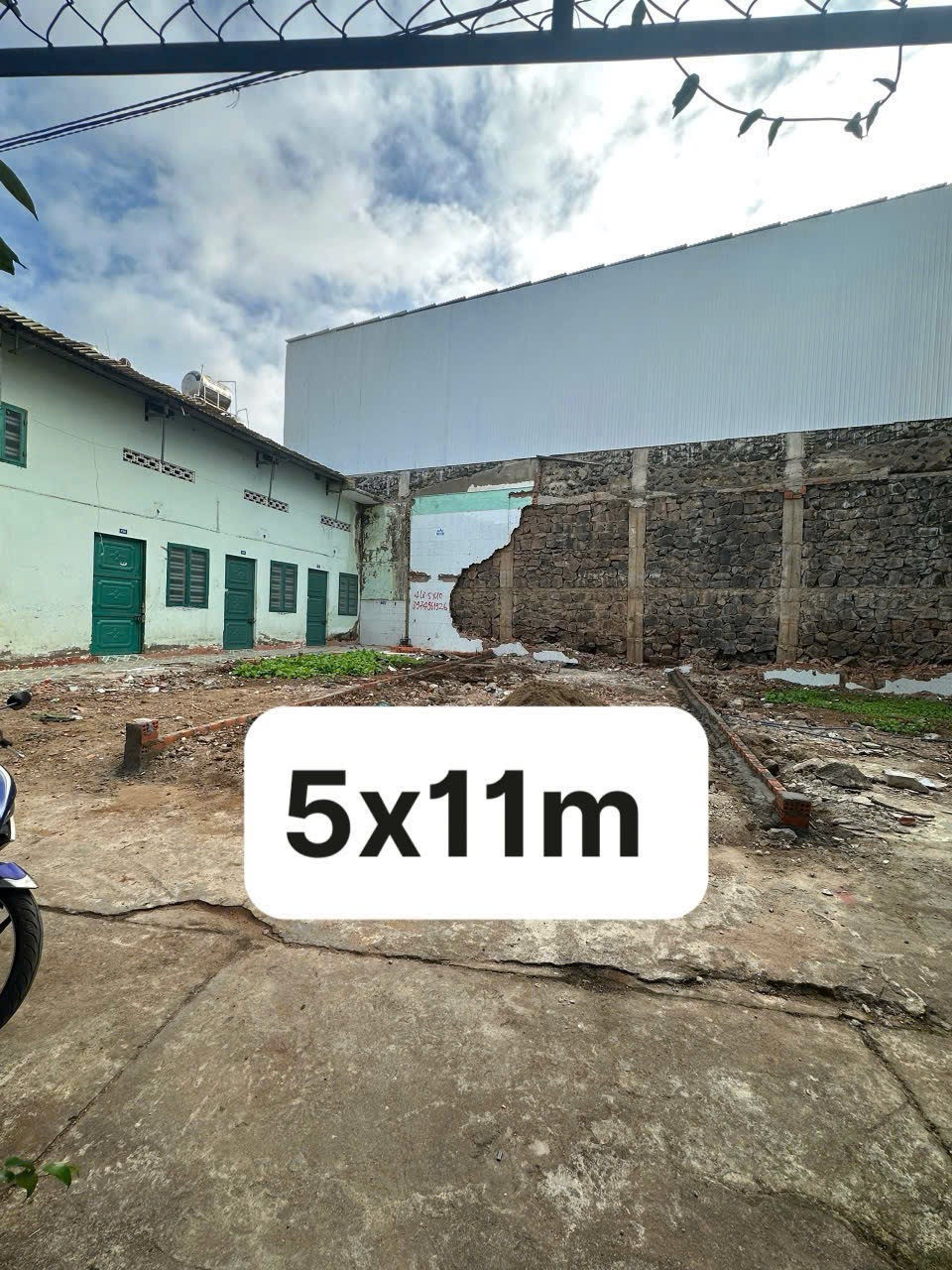 Hẻm cấp 1 Phùng Hưng . Ngay chợ Đê đi vào 100m