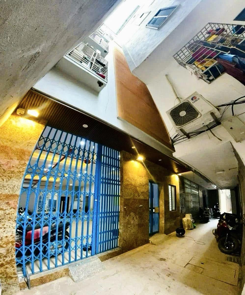 BÁN TÒA NHÀ CCMN ĐƯỜNG PHÙNG KHOANG. 130M2 XÂY 7 TẦNG, THANG MÁY. 30 PHÒNG.