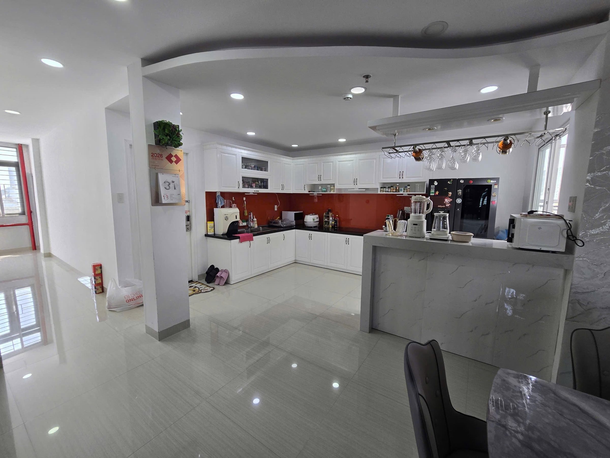 BÁN NHÀ SẴN MÔ HÌNH KINH DOANH QUÁN KARAOKE BẮC NHA TRANG
- Diện tích : 376,6m2 ngang 7,9m nở hậu 21m