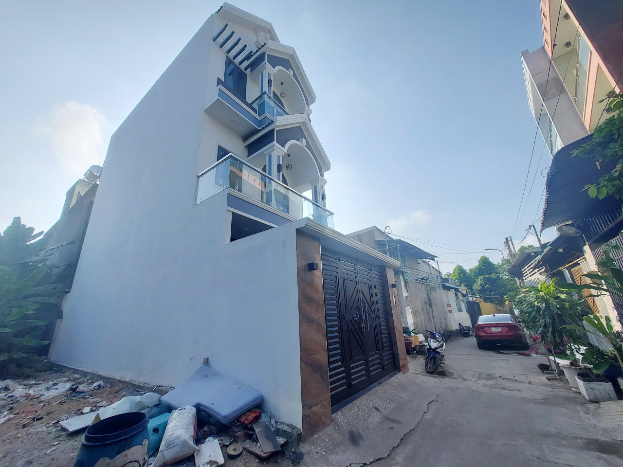 BÁN NHÀ HẺM XE HƠI KHU VINHOMES, 62m2 (4.51m X 13.7m), 3 TẦNG, 4PN, PHƯỚC THIỆN, QUẬN 9