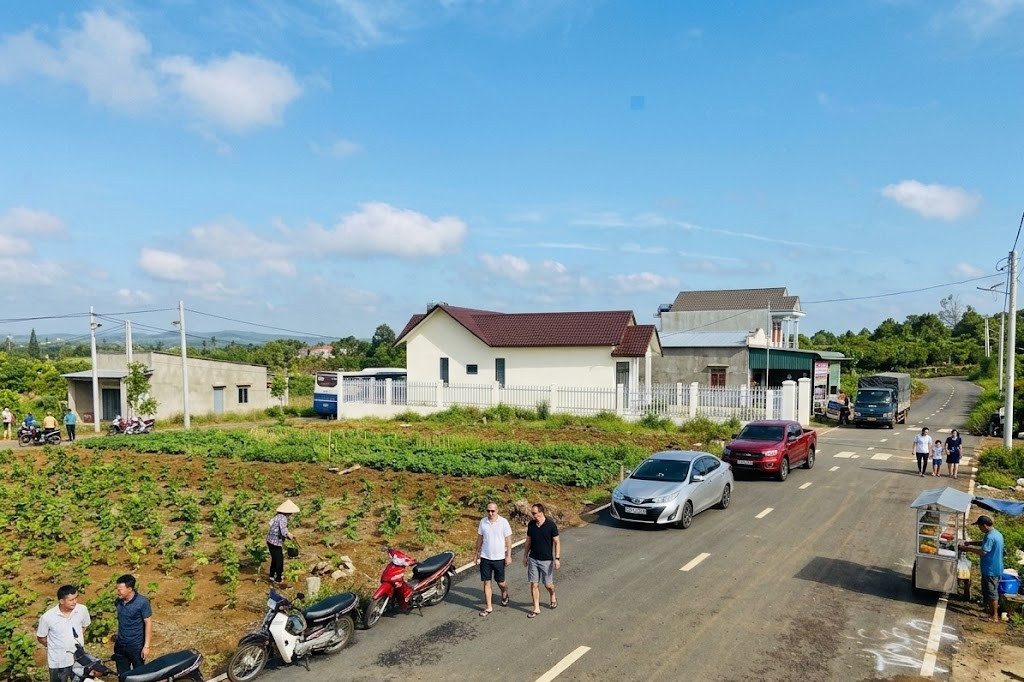 Cơ hội hiếm có cho anh chị muốn sở hữu đất ngay trung tâm TP. Bảo Lộc với mức giá “mềm” bất ngờ!

📍 Vị trí: Ngay trung tâm – di chuyển 3-5 phút đến chợ, trường học, khu hành chính
📐 Diện tích đẹp – dễ xây dựng, đầu tư hoặc để dành
🛣 Đường xe hơi vào t