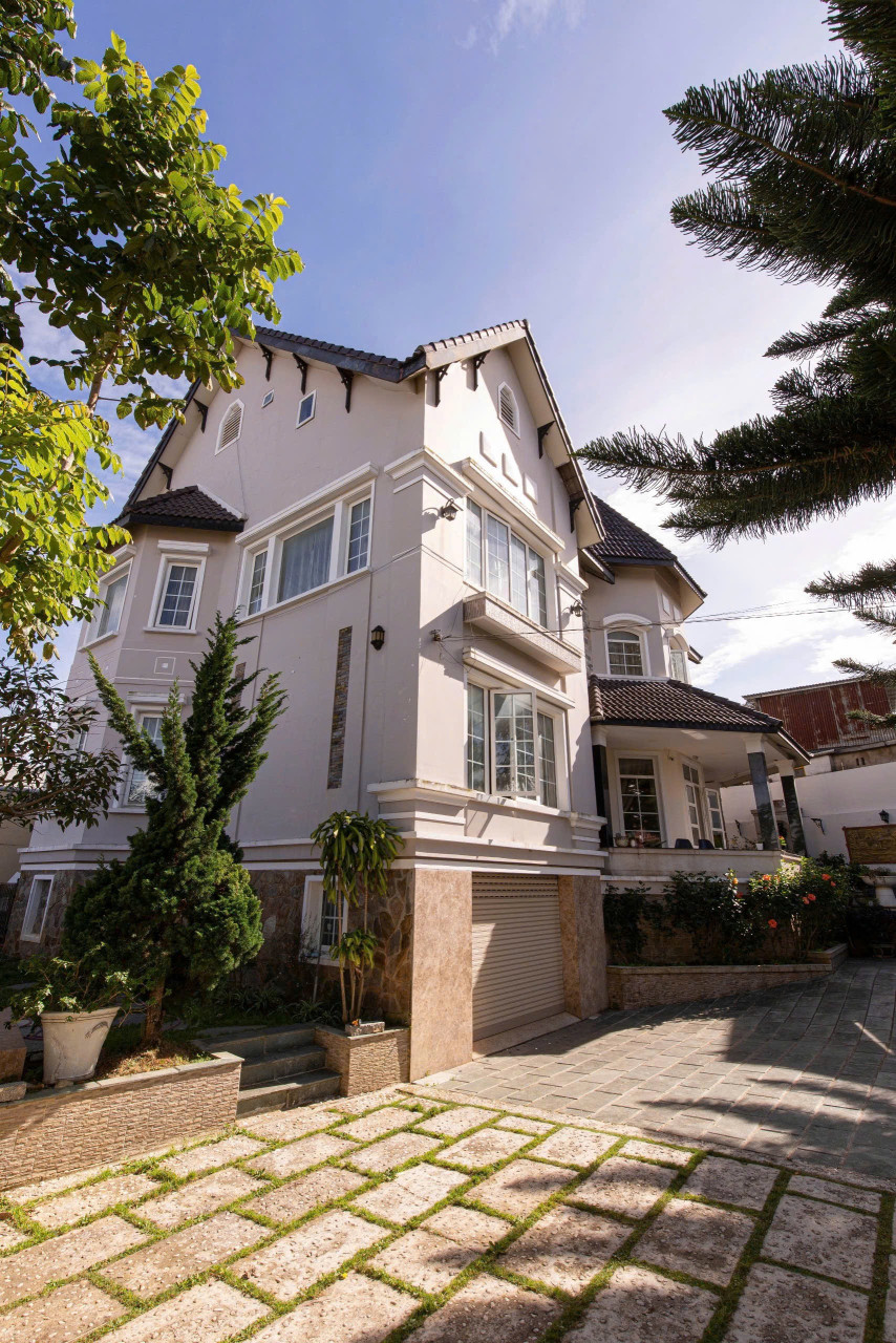 Biệt thự Đà Lạt siêu rộng 435m2, 2 mặt tiền, 11 Phòng ngủ, 23,5 tỷ, Trung tâm phường 4 Đà Lạt. Liên hệ 0822686198