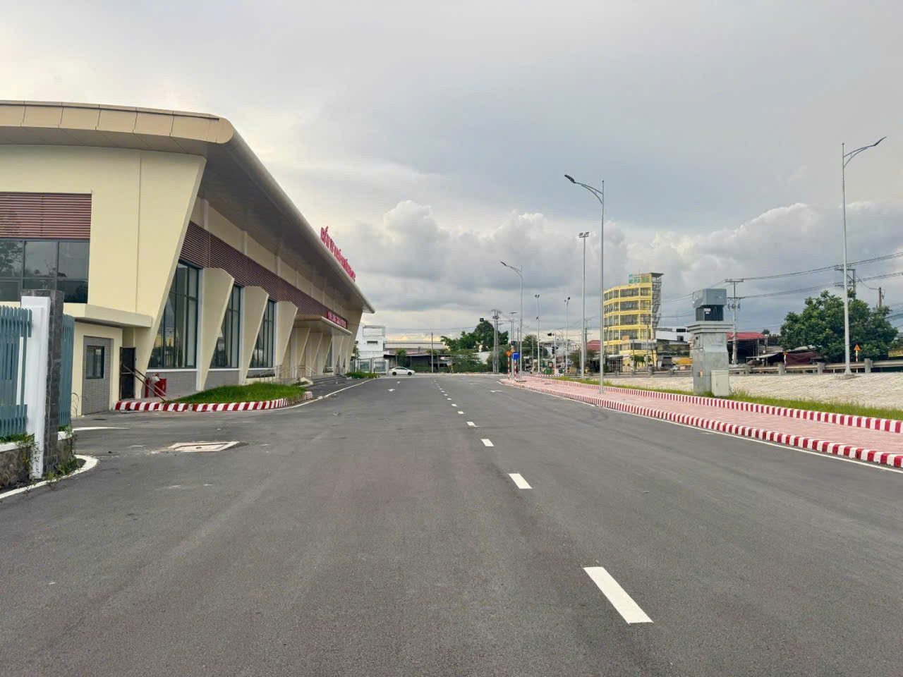 Bán đất 111.6m² có sẵn 91.4m² thổ cư ngang 5m giá 926 triệu tại Đường Phường 8 Phường Tân Hạnh