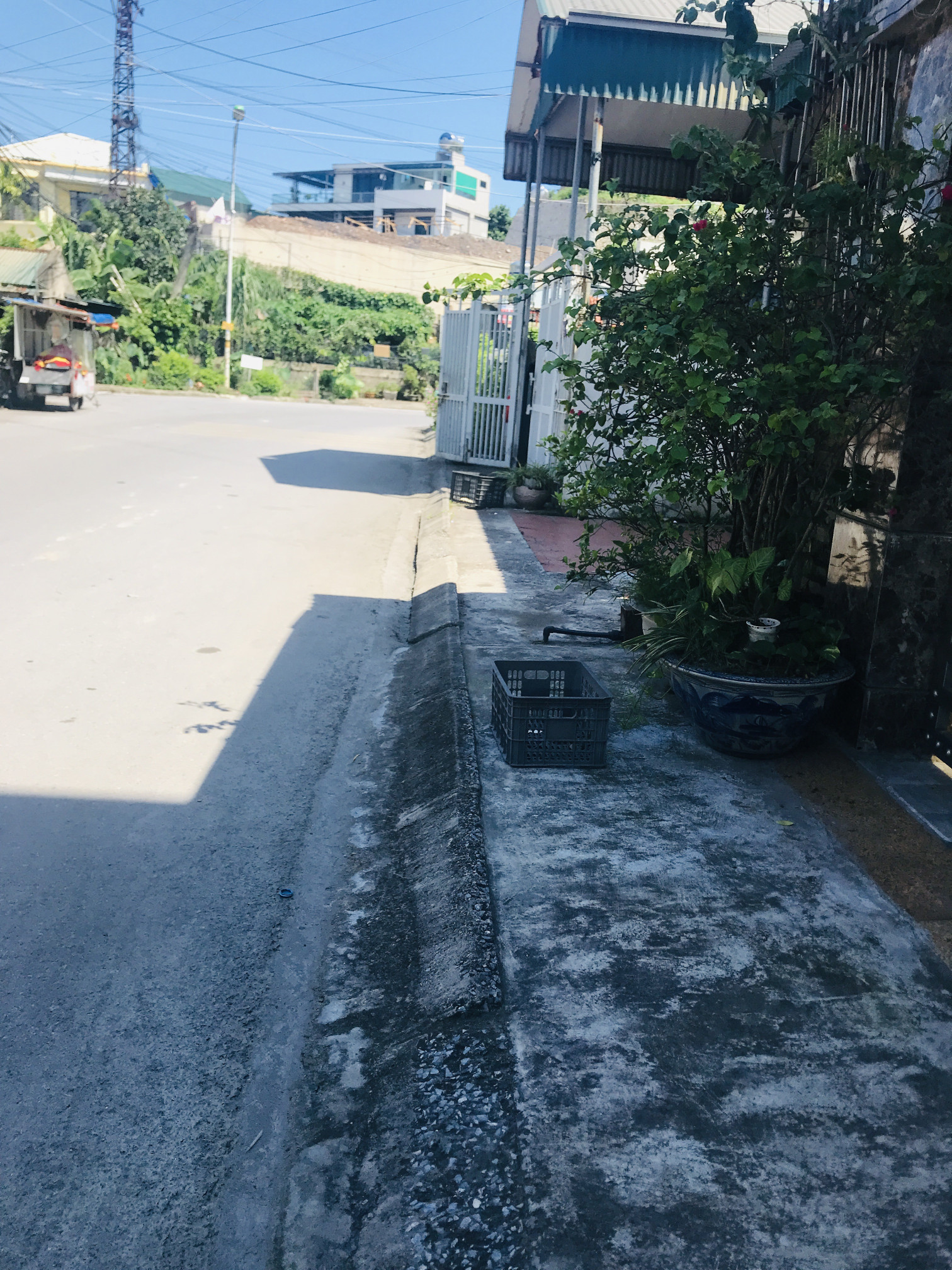 Bán đất có nhà 1 tầng xây kiên cố , thêm 2,3 tầng đều được