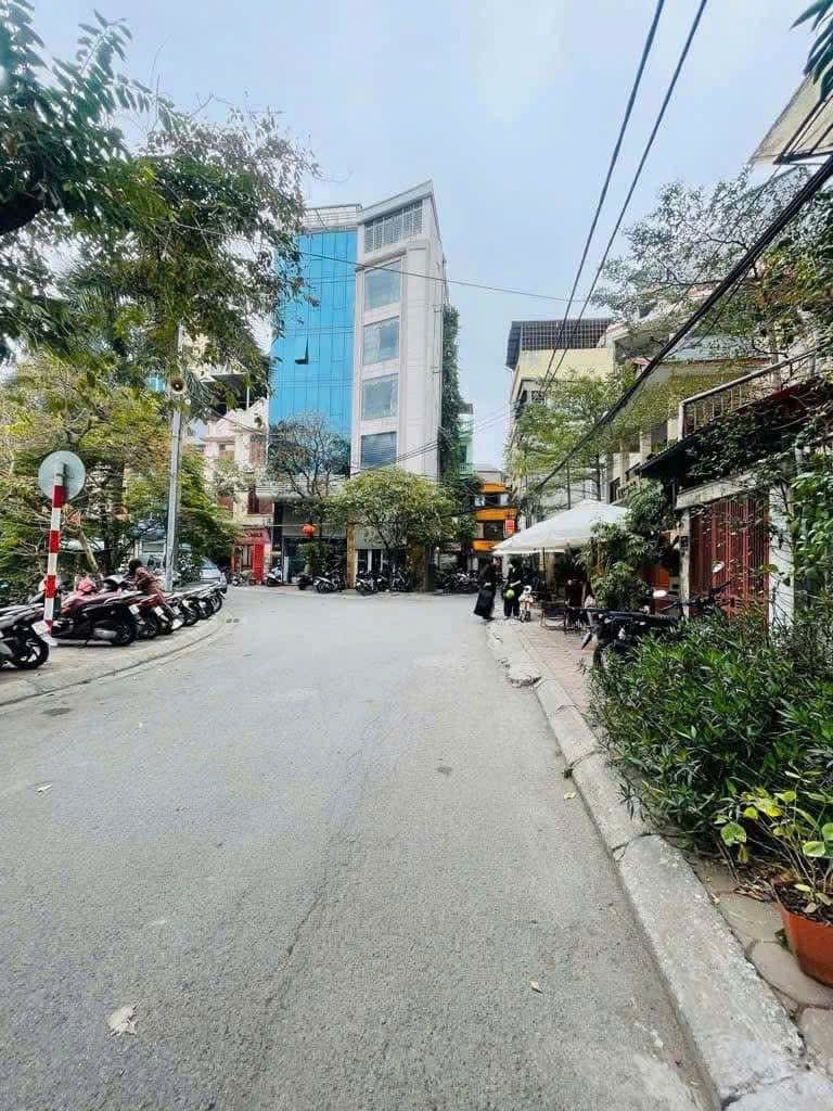 Bán nhà mặt hồ Phương Mai (Đống Đa) 39/42m, 4 tầng, mt 4m, giá 19.5 tỷ