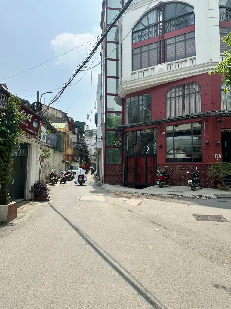 Bán nhà dân xây Phương Mai - DT KHỦNG 123m Trung tâm Đống Đa - Gara Ô Tô qua nhà. Chỉ 27 tỷ 500