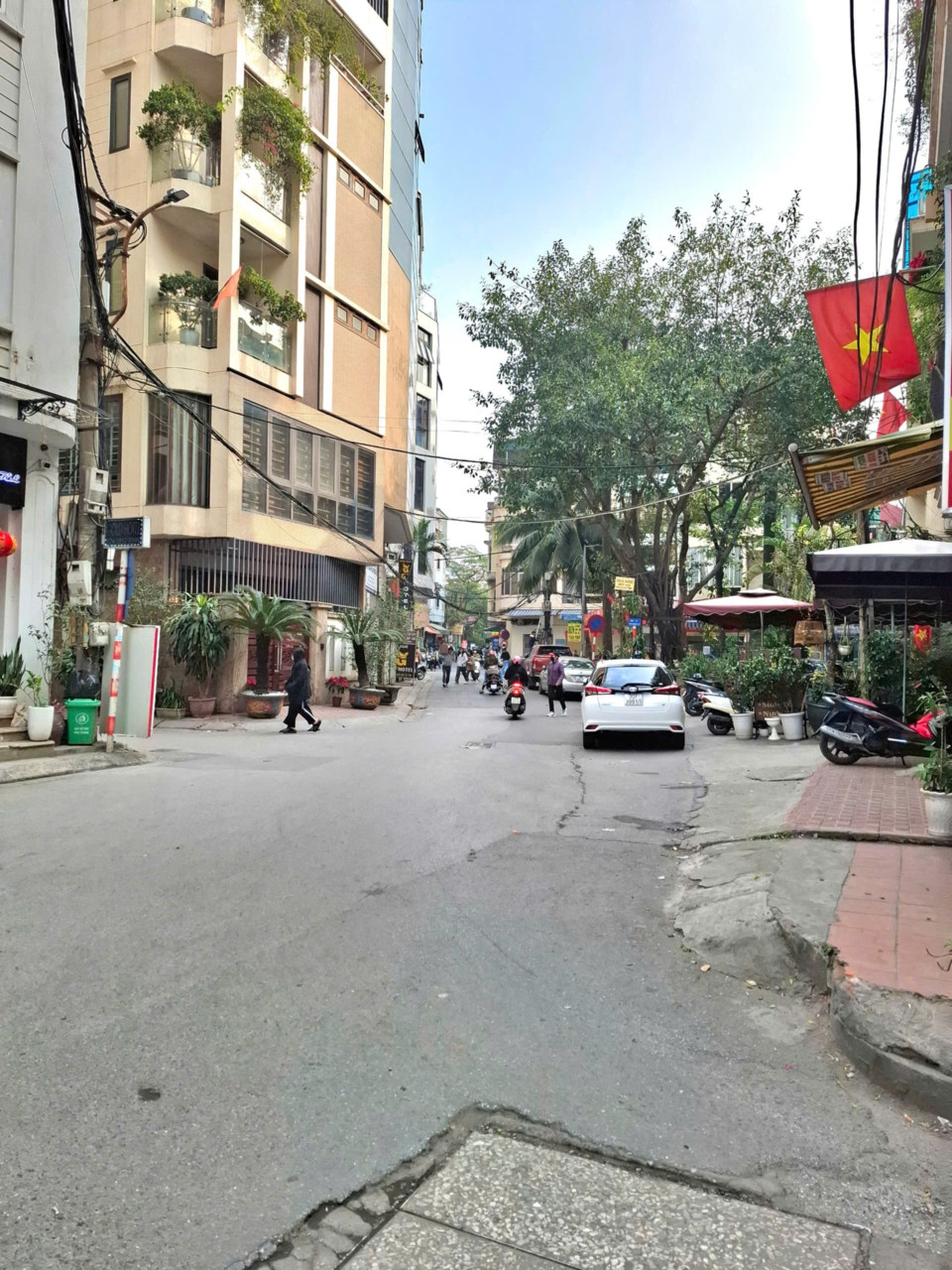 BÙNG NỔ TẠI PHƯƠNG MAI THANH XUÂN – NHÀ 7 TẦNG THANG MÁY – NGÕ TO NHƯ PHỐ – Ô TÔ VÀO NHÀ