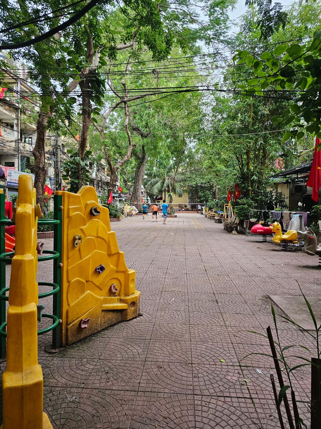 Bán nhà Phương Mai, 46m, full nội thất, xách vali về ở ngay, gần xân chơi, giá 11,5 Tỷ