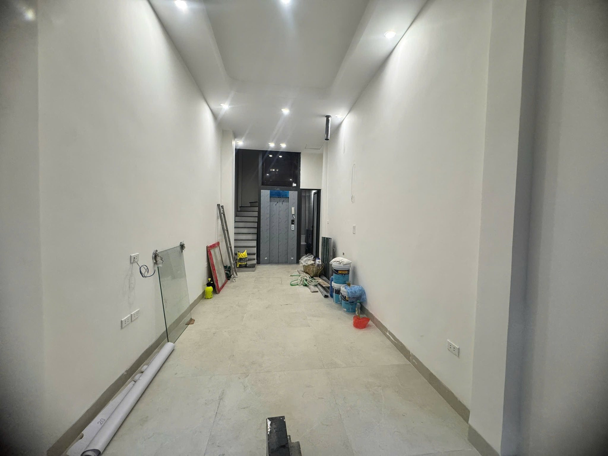BÁN NHÀ PHỐ PHƯƠNG MAI ĐỐNG ĐA, 6 TẦNG THANG MÁY, LÔ GÓC, GẦN HỒ