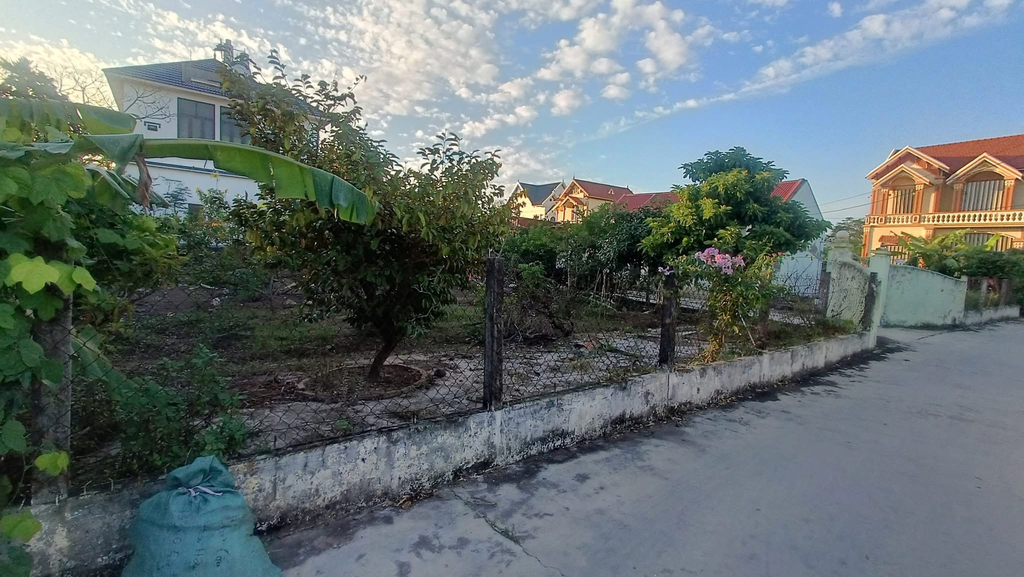 Bán đất 818.1m² có sẵn 300m² thổ cư ngang 29m giá 6.2 tỷ tại Xã Hải Xuân ok