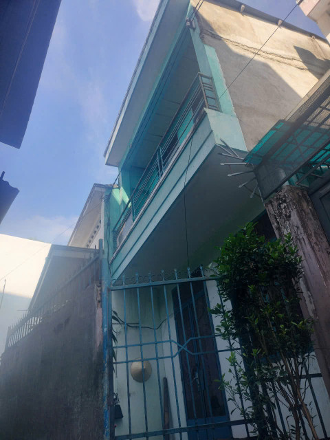 BÁN NHÀ TTTP GÂN NGAY CHỢ HẺM PHƯƠNG SÀI NHA TRANG 

Giá: 1ty9 ( thương lượng)