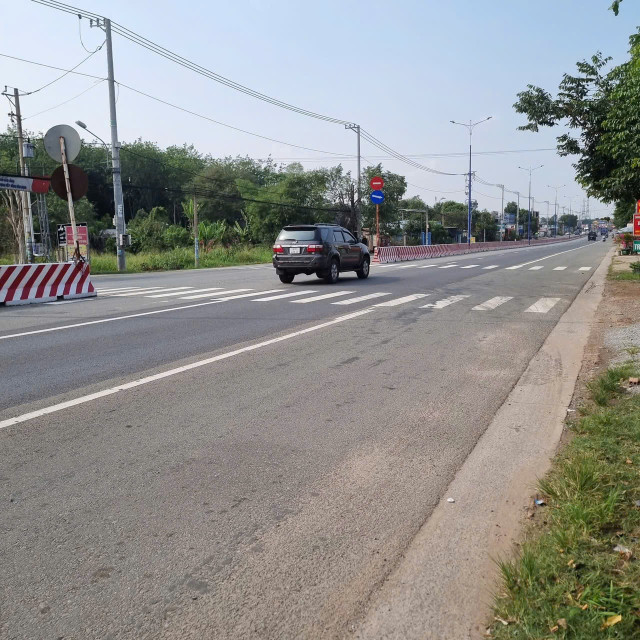 Bán đất mặt tiền QL13 thi trấn Lai Uyên DT: 17.5 x 65