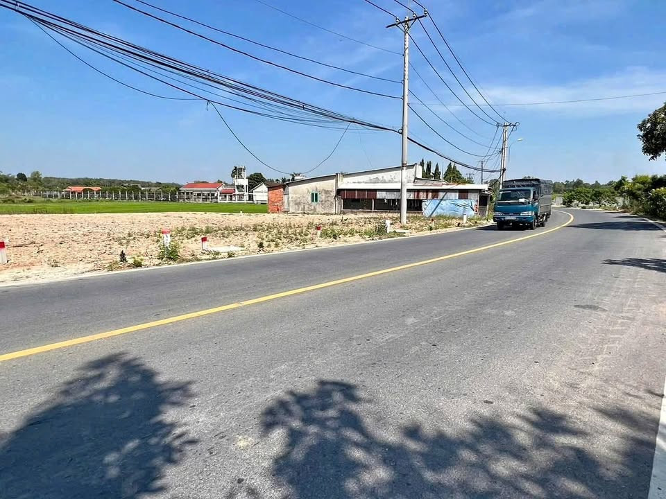 BÁN GẤP CHIA TÀI SẢN 3,2 SÀO( 3.259M2 )THỔ CƯ,FULL SHR, MT QL40m,GIÁ : 480 TRIỆU,TẶNG NHÀ TIỀN CHẾ
