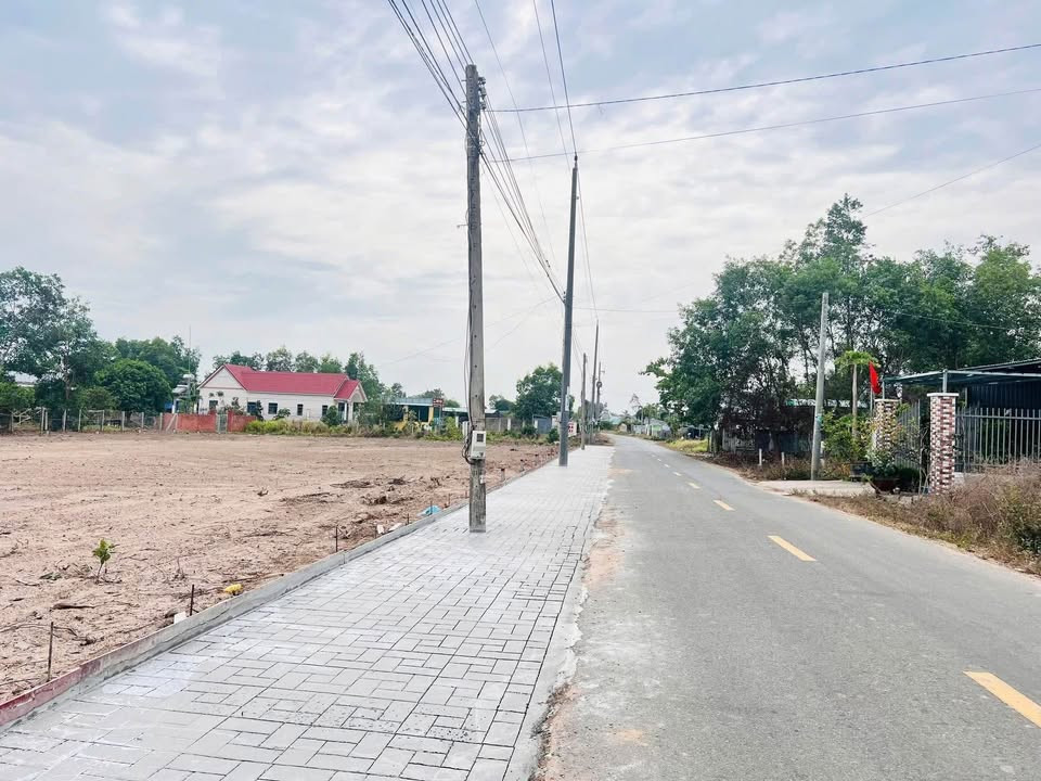 BÁN 5 SỔ (26.72X50=1.279m2) sát CHỢ SẦM UẤT NHẤT CHƠN THÀNH,KCN BECAMEX giá 175