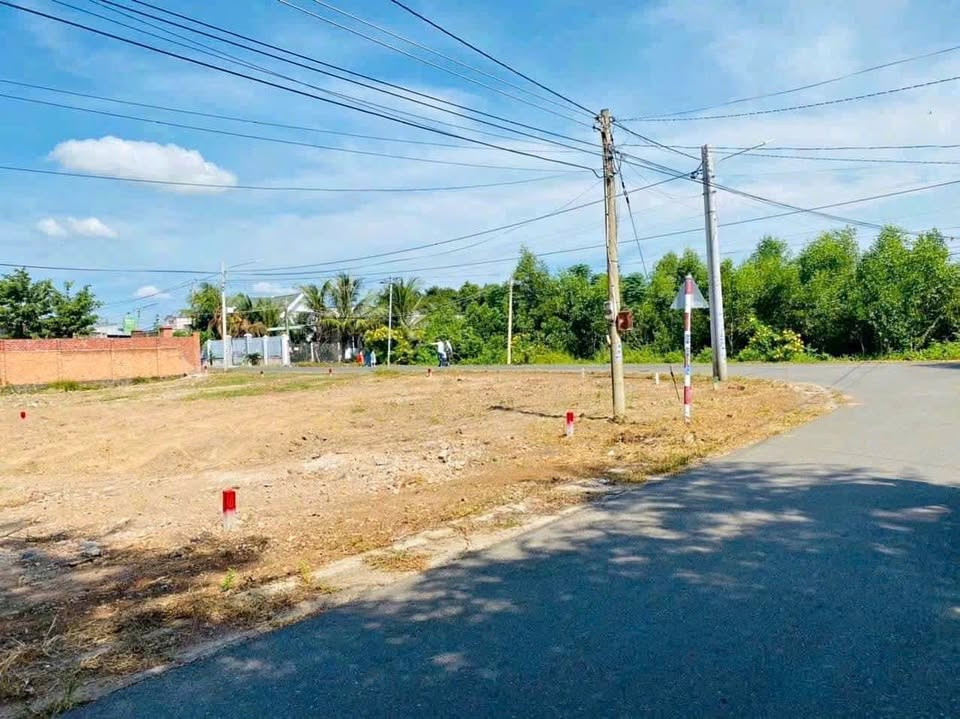 CẦN TIỀN BÁN 1.125M2 ĐẤT ĐƯỜNG THÔNG RA KCN ĐANG HOẠT ĐỘNG NHỘN NHỊP. GIÁ 250 TRIỆU