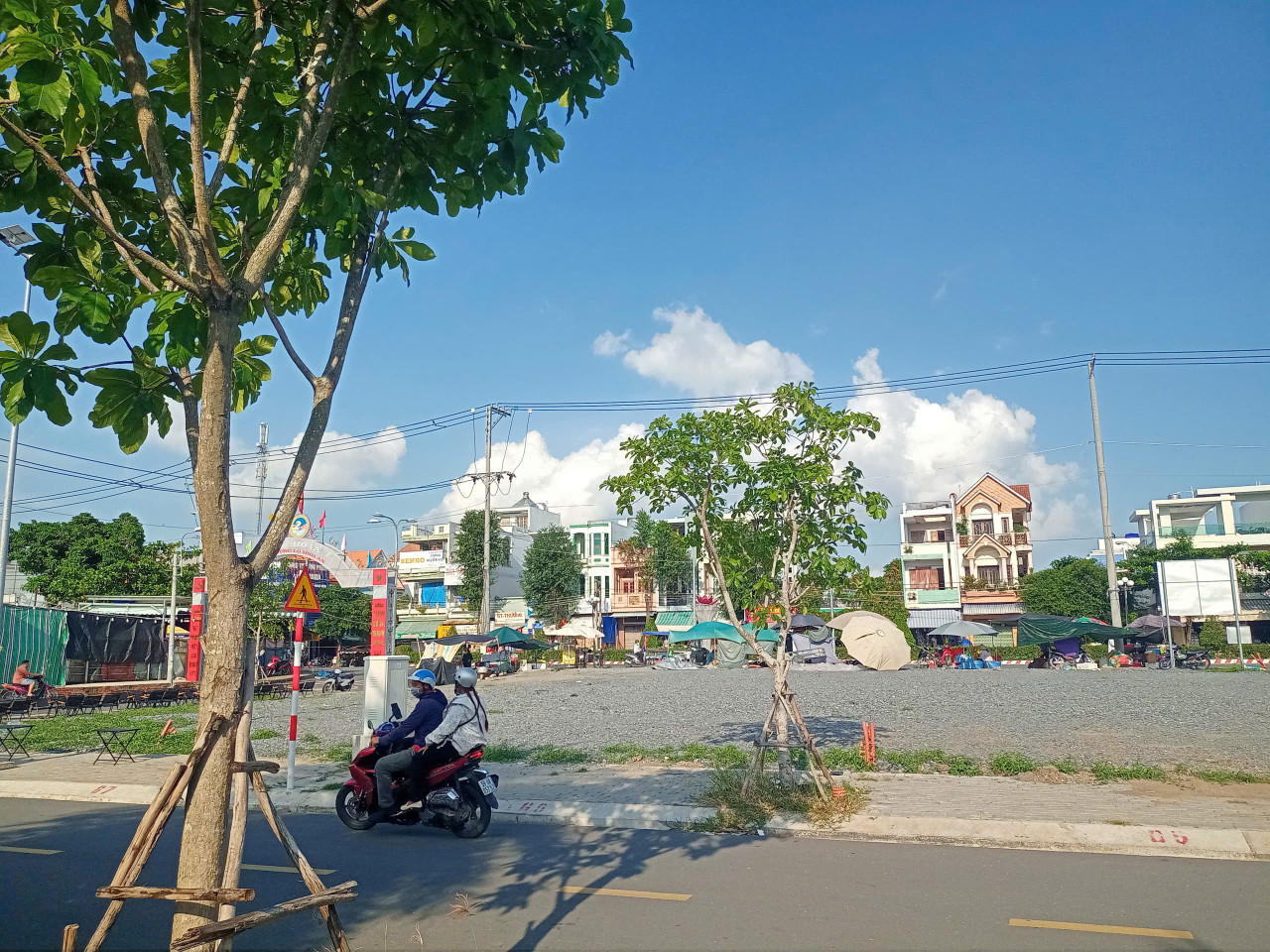 THANH LÝ GẤP NỀN ĐẤT 90m2 CẶP HÔNG CHỢ CẦN ĐƯỚC